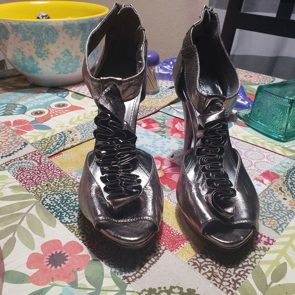 Gold highheals